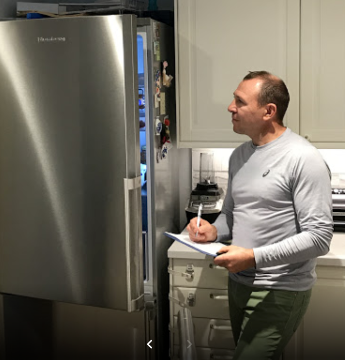 Apollo Appliance Repair technician making a quotation for a client